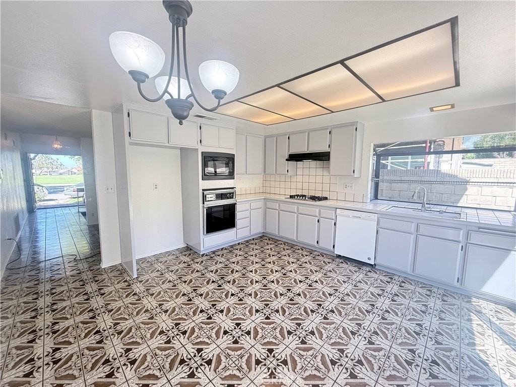 46 Christamon W - Photo 2 of 11