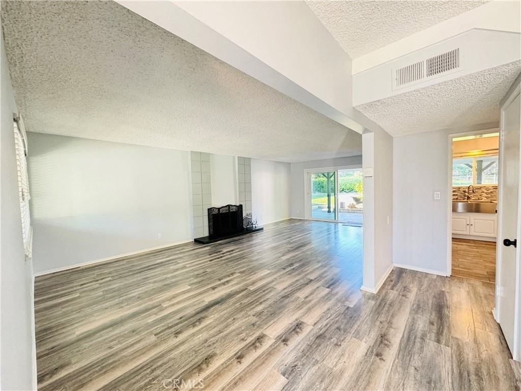 16737 Pineridge Dr - Photo 4 of 45