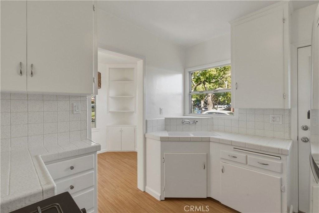 1112 N Naomi St - Photo 2 of 18