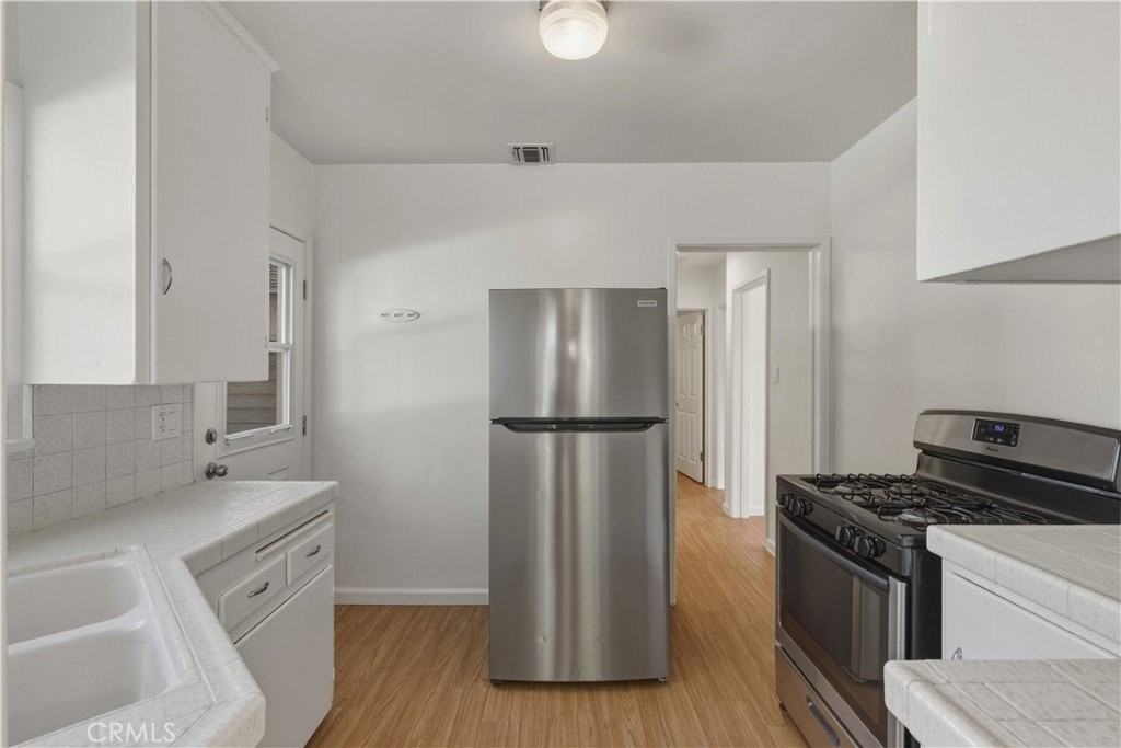 1112 N Naomi St - Photo 3 of 18