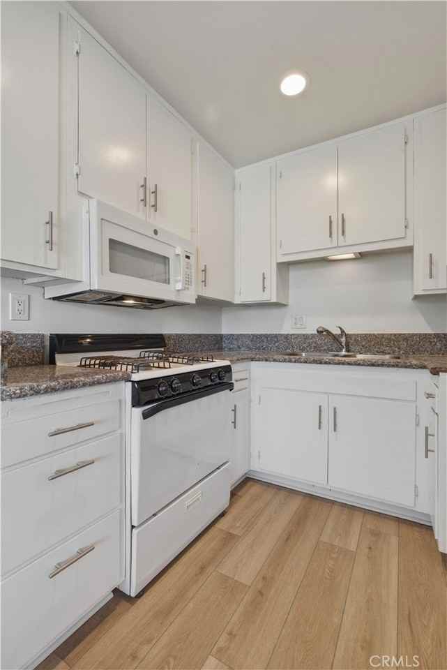 22862 15th St - Photo 6 of 16