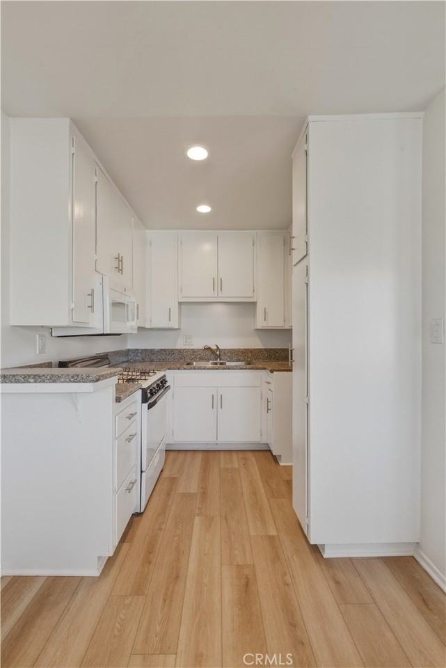 22862 15th St - Photo 7 of 16