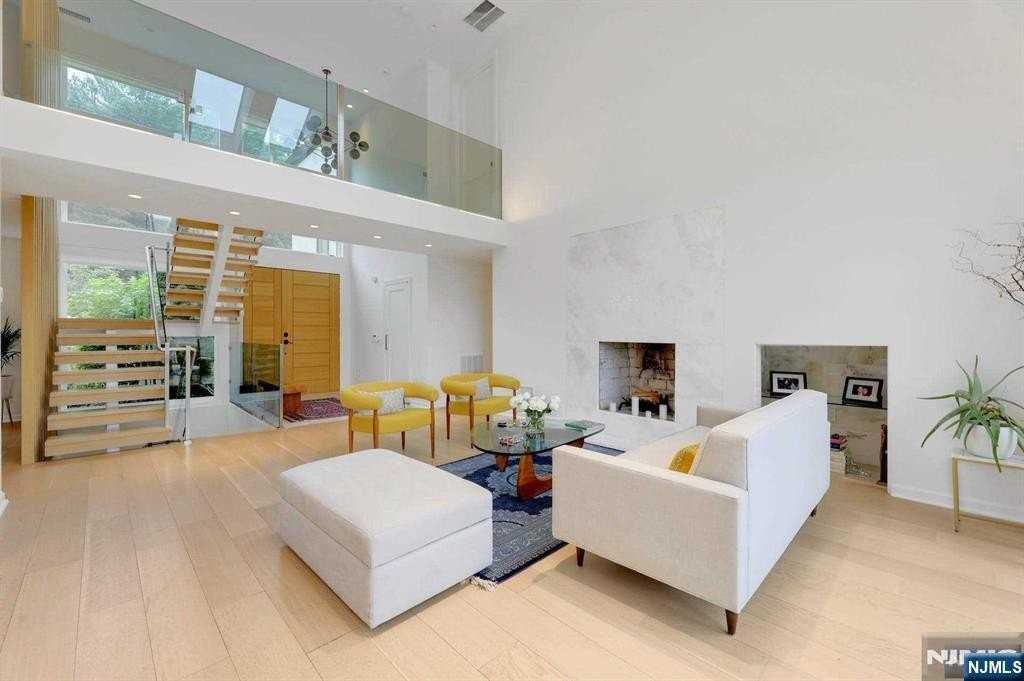 170 Brayton St - Photo 4 of 36