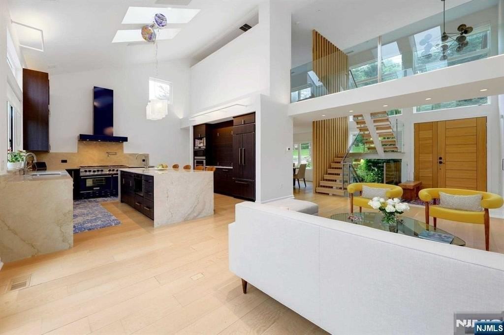 170 Brayton St - Photo 5 of 36