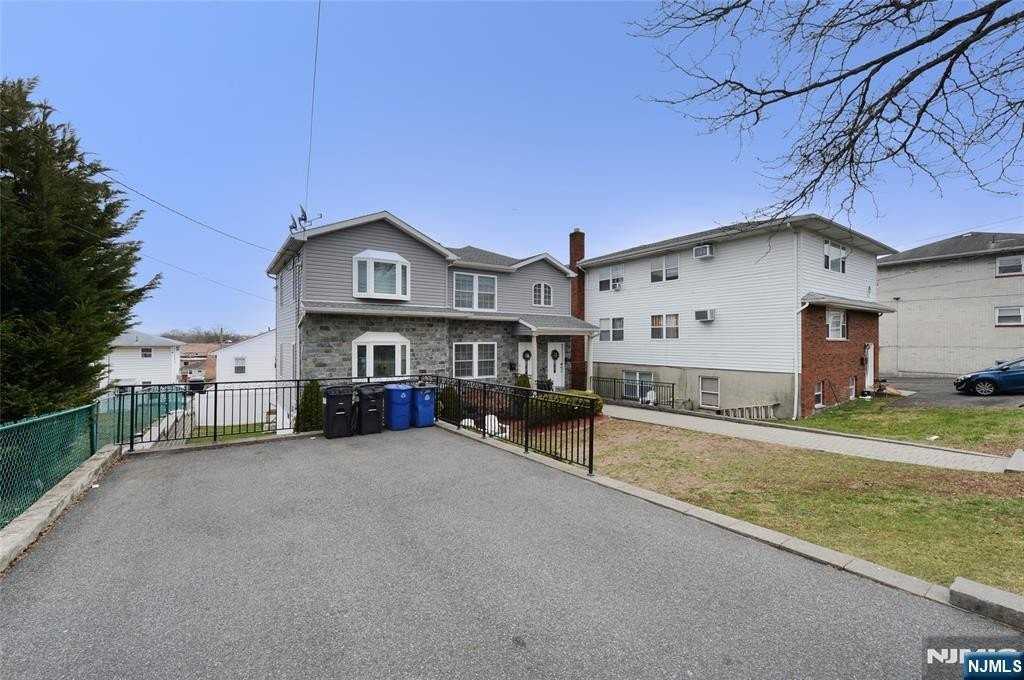 174 Burns Ave - Photo 2 of 22