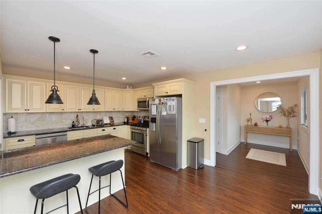 174 Burns Ave - Photo 4 of 22