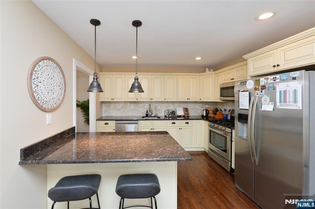 174 Burns Ave - Photo 5 of 22