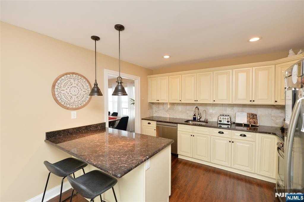 174 Burns Ave - Photo 6 of 22