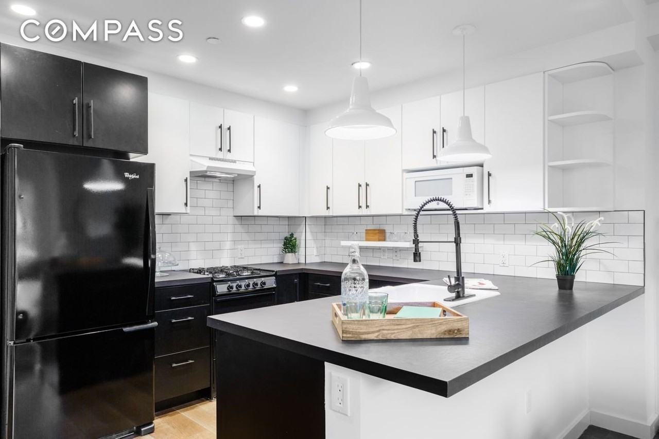 1626 Madison St #4H - Photo 6 of 18