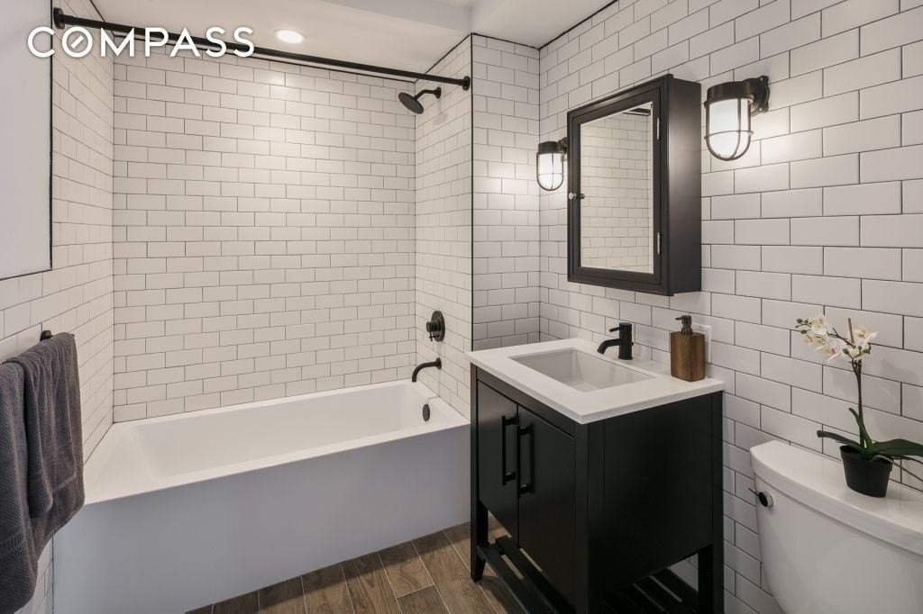 1626 Madison St #4H - Photo 7 of 18