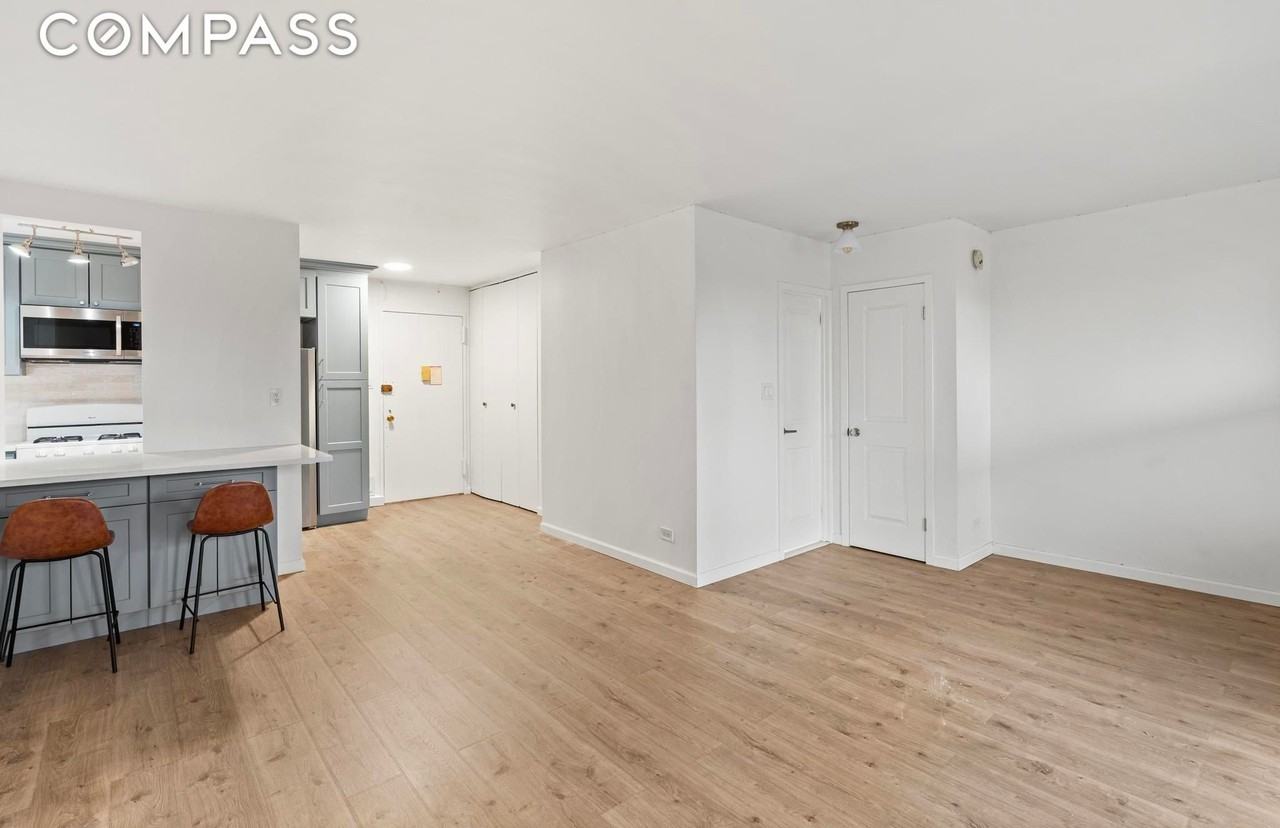 3960 54th St #4K - Photo 3 of 7