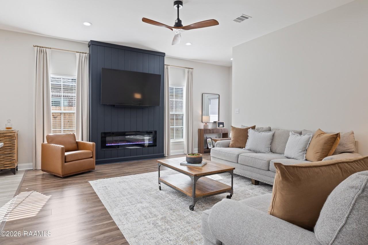 901 Russo St - Photo 3 of 22