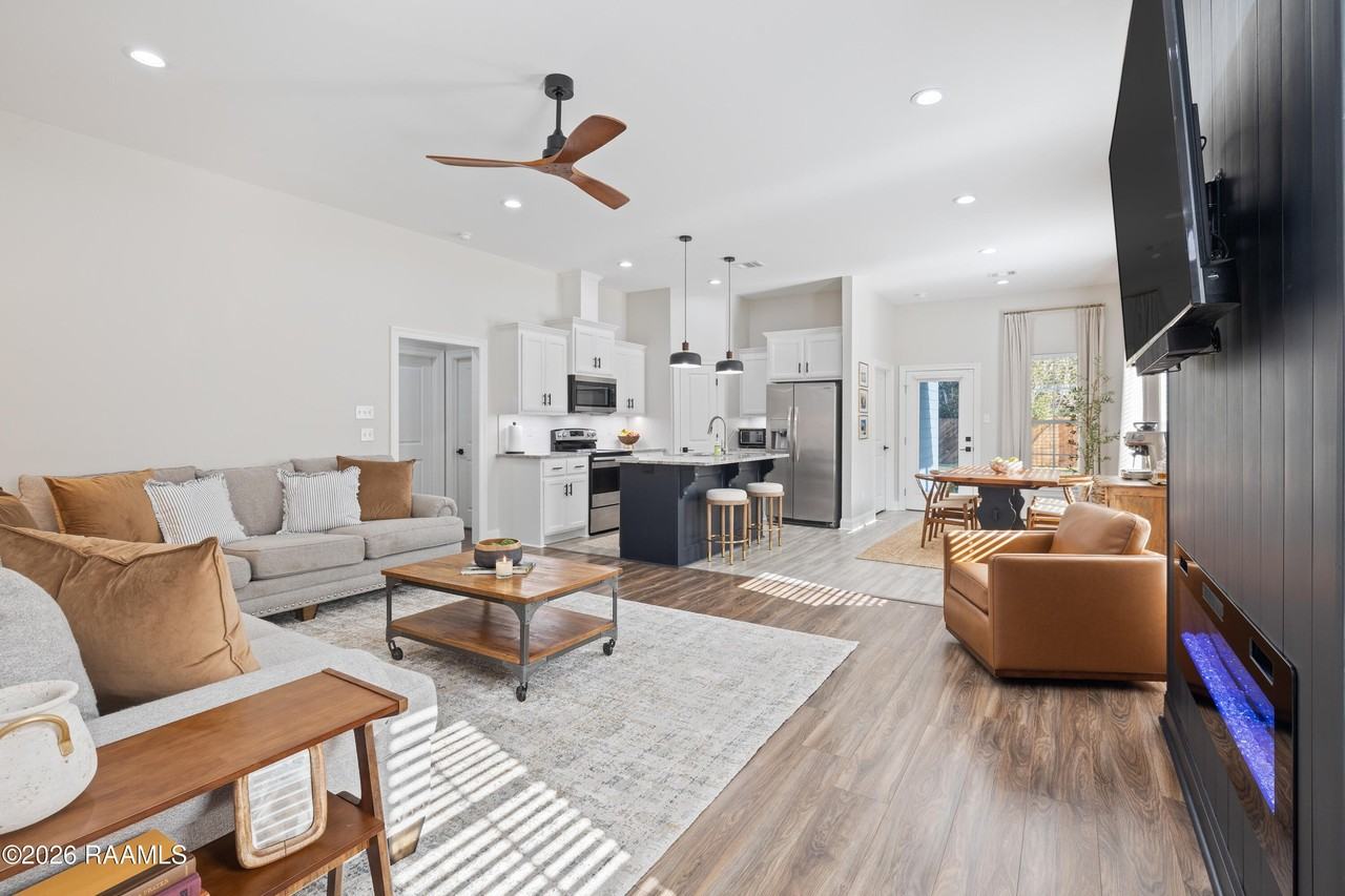 901 Russo St - Photo 5 of 22