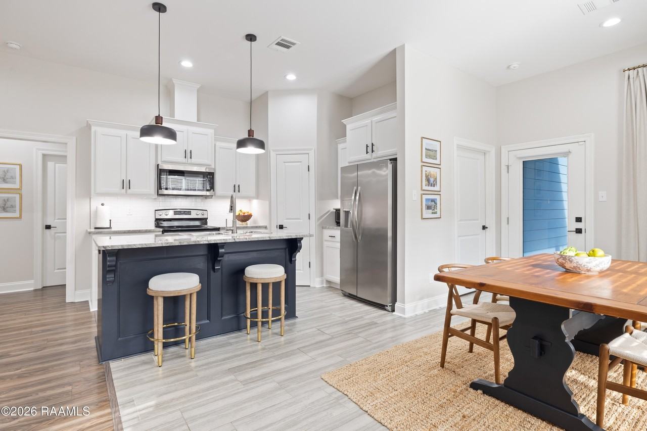 901 Russo St - Photo 6 of 22