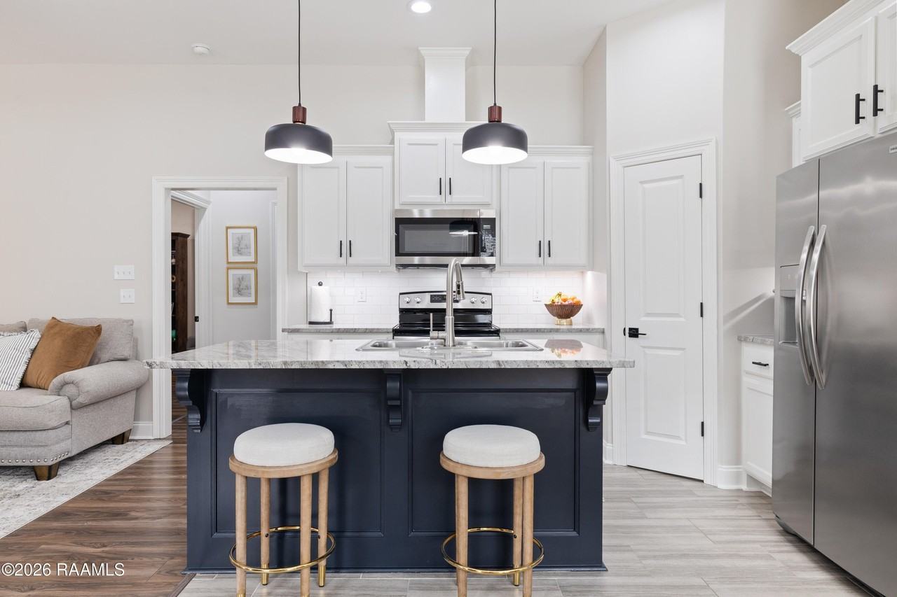 901 Russo St - Photo 7 of 22