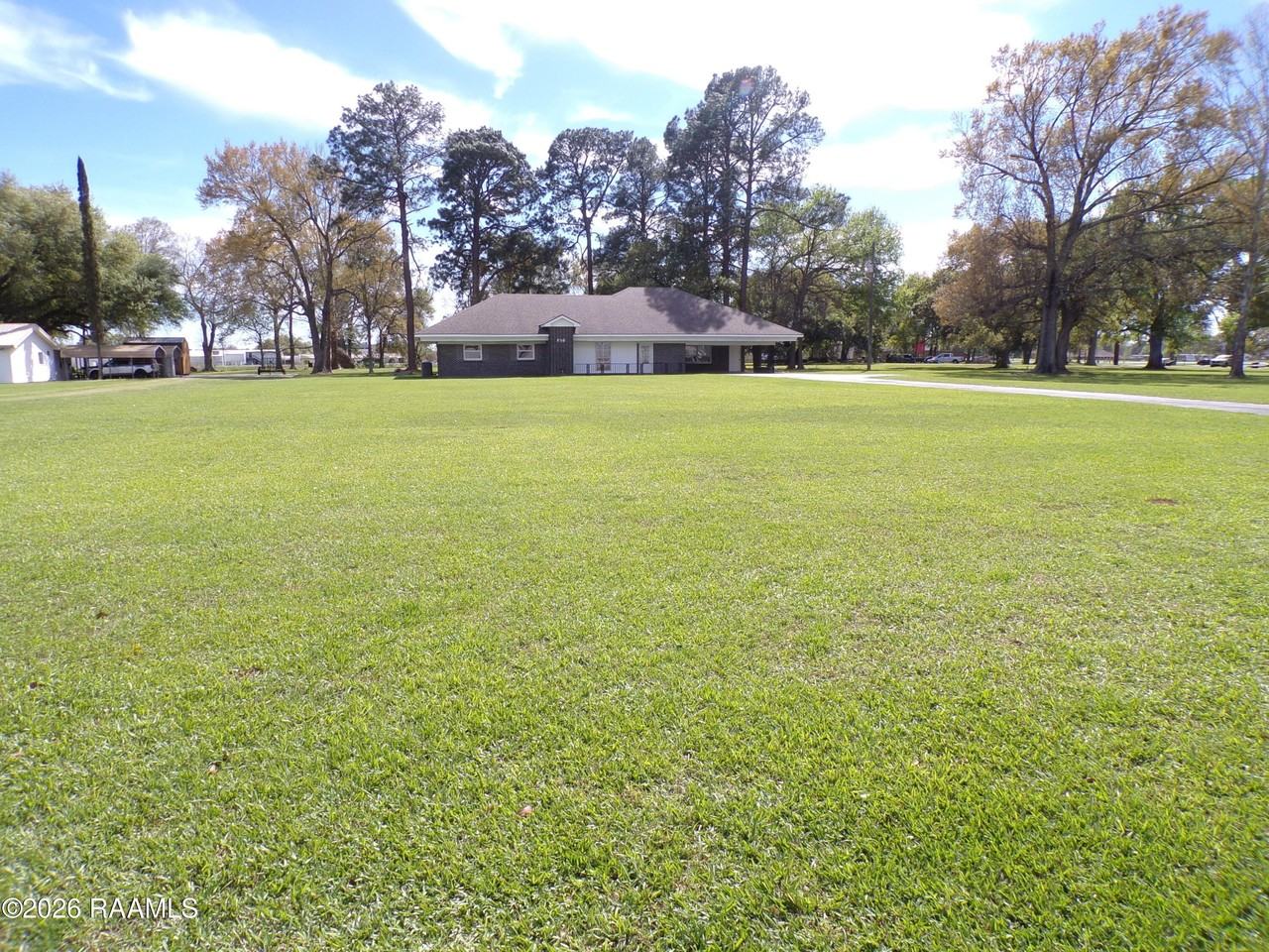 208 Thoroughbred Dr - Photo 4 of 20