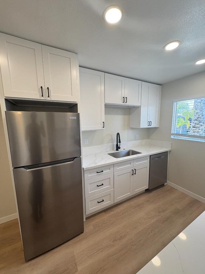 328 South Weitzel Street - Photo 4 of 48