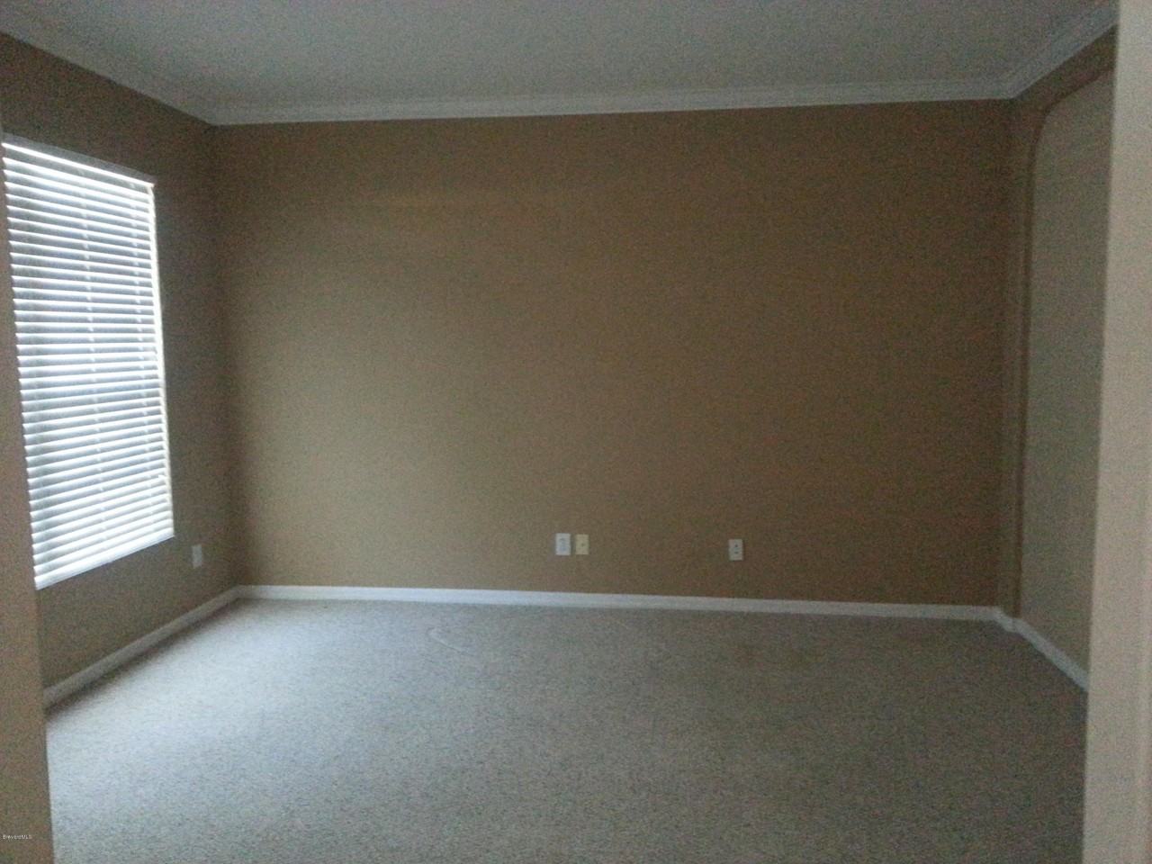 1831 Barrington Cir - Photo 2 of 14