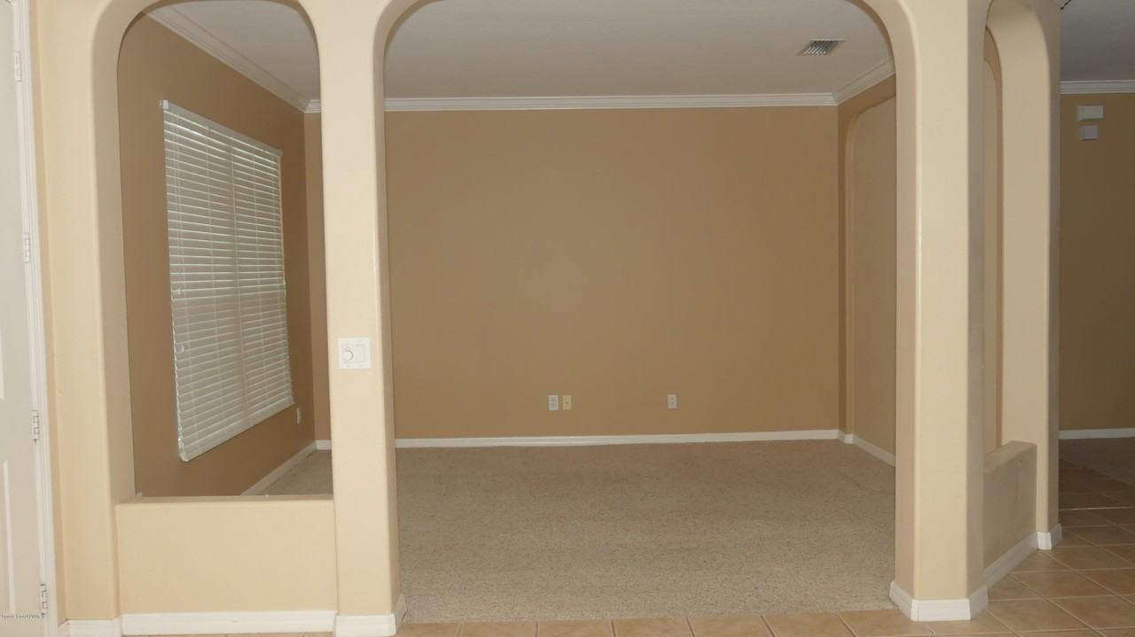 1831 Barrington Cir - Photo 4 of 14