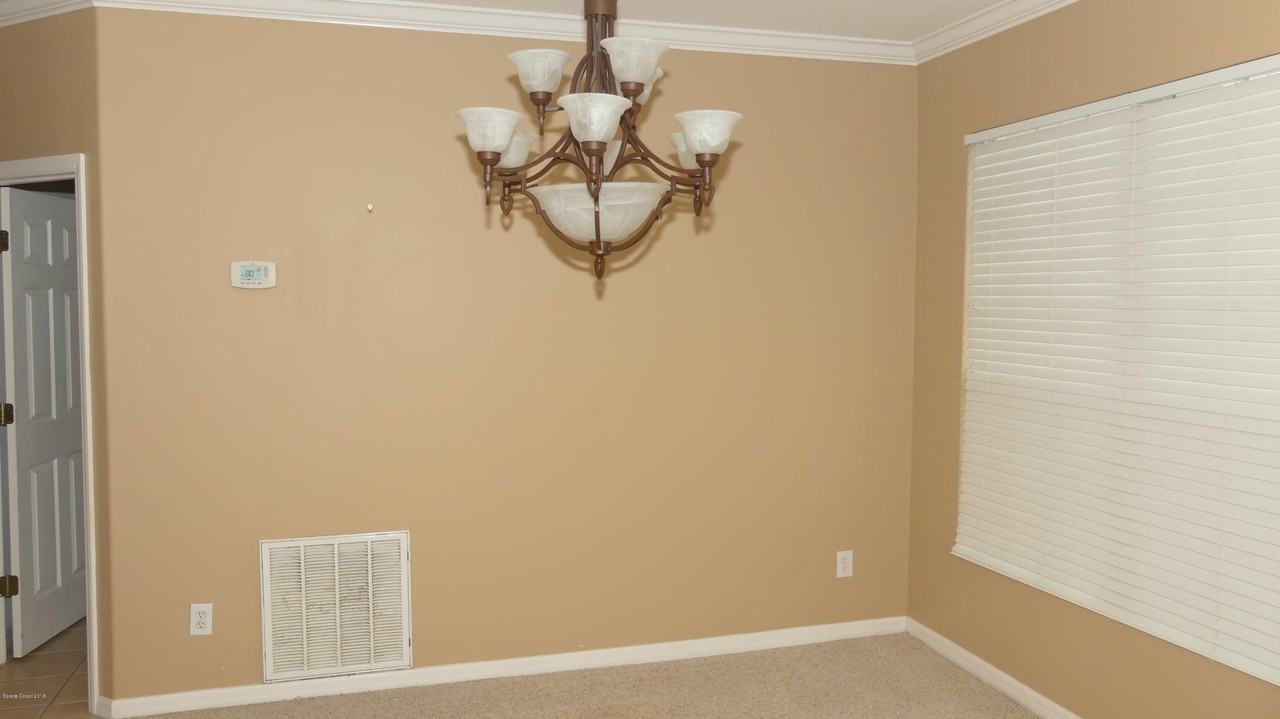 1831 Barrington Cir - Photo 5 of 14