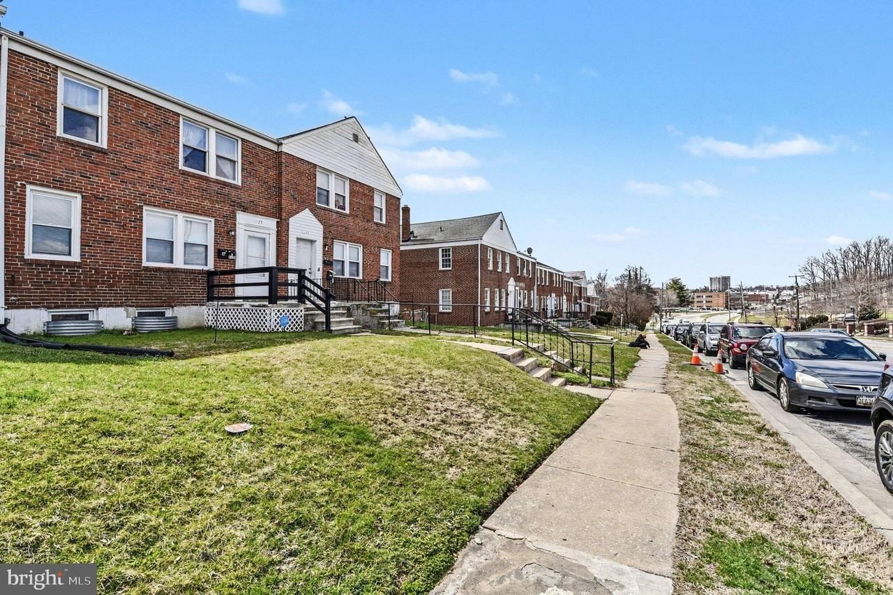 1329 TAYLOR Avenue unit: Upstairs - Photo 2 of 20