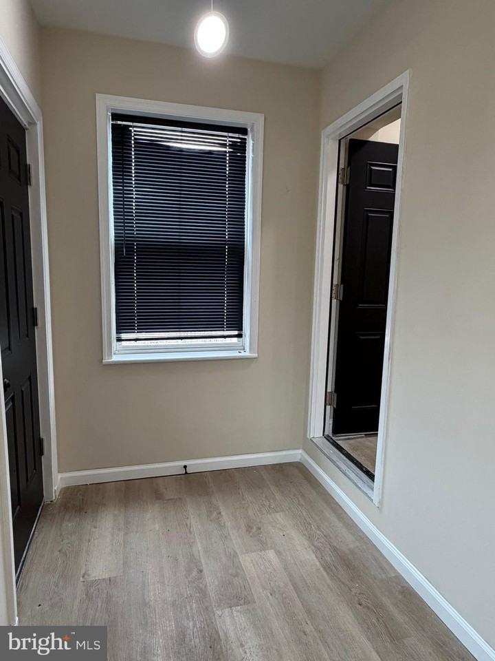 7112 Yocum St - Photo 2 of 17