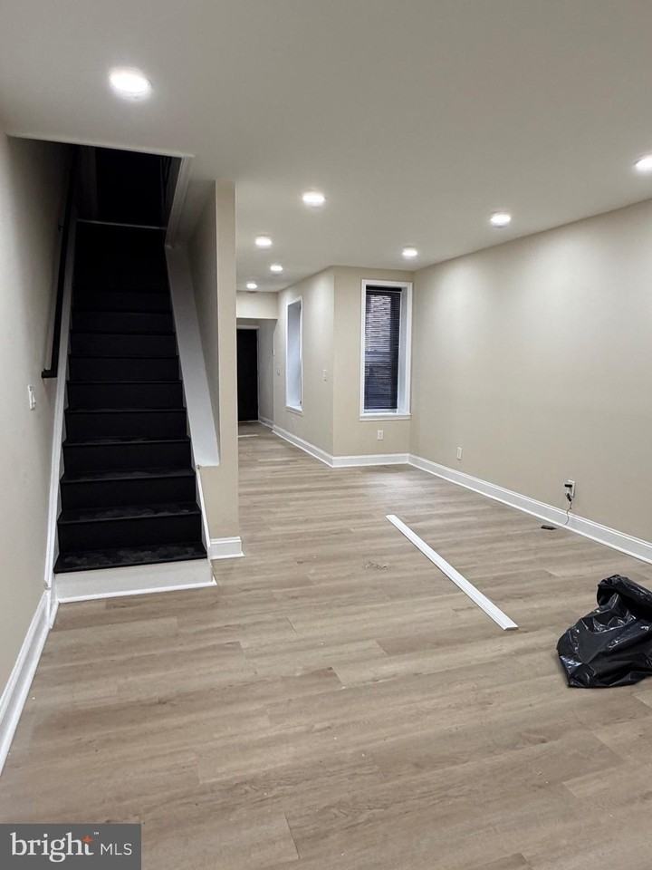 7112 Yocum St - Photo 4 of 17