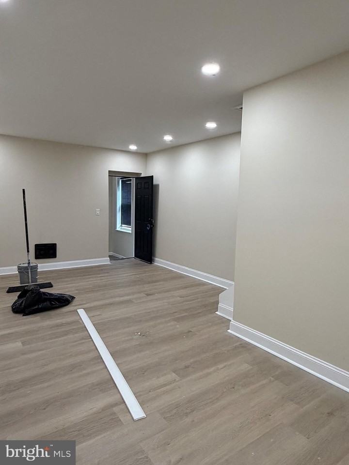 7112 Yocum St - Photo 5 of 17