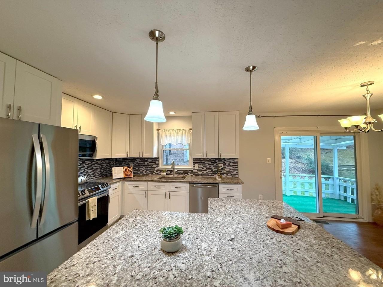 4959 Linsey Ct - Photo 6 of 35