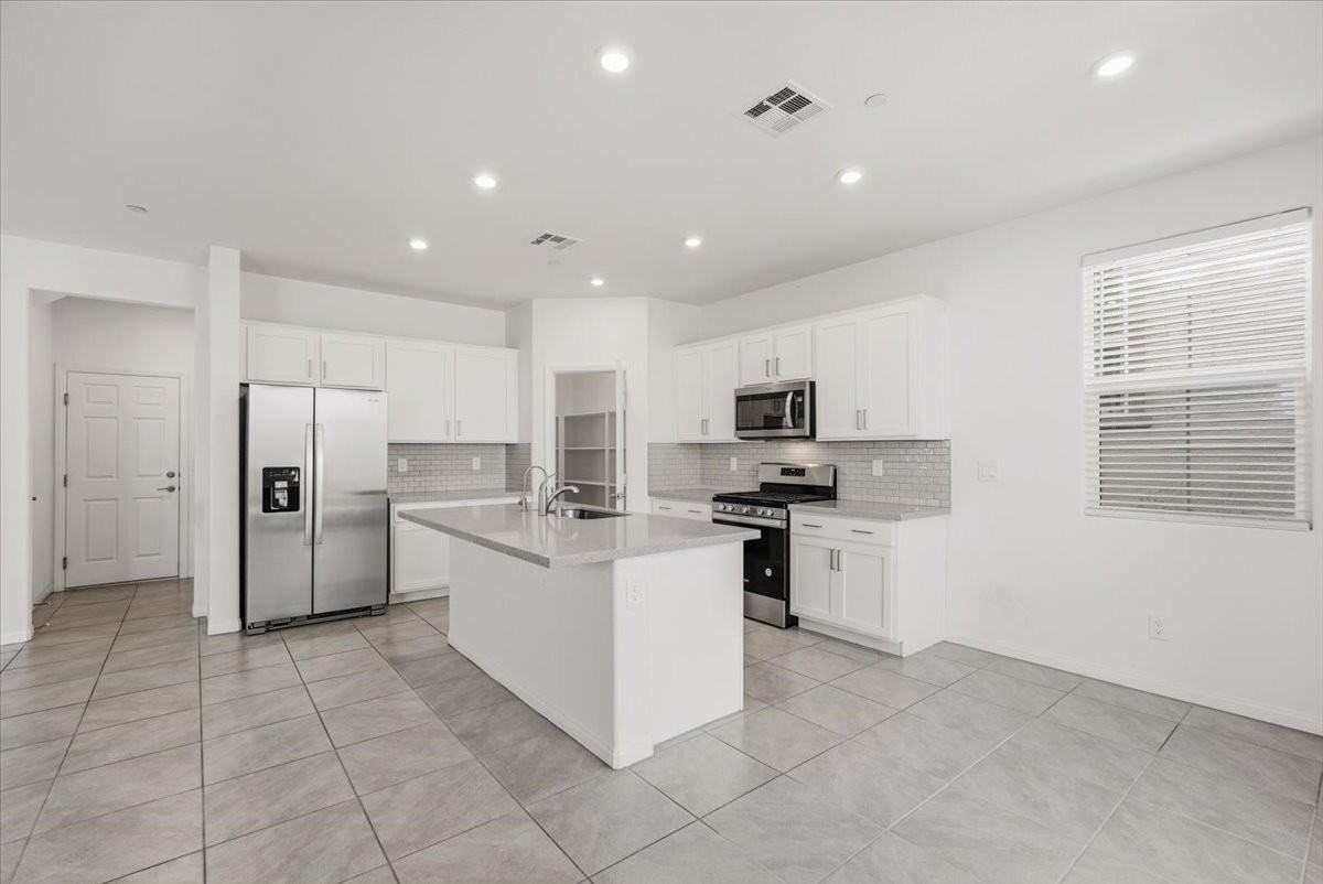 10920 Oregano Ave #1 - Photo 6 of 19