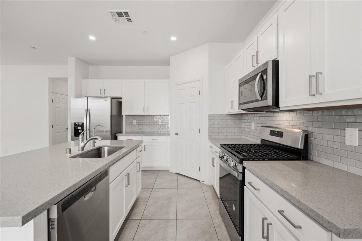 10920 Oregano Ave #1 - Photo 7 of 19