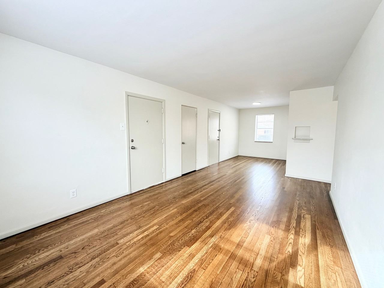 7176 Jamieson Avenue #1E - Photo 5 of 8