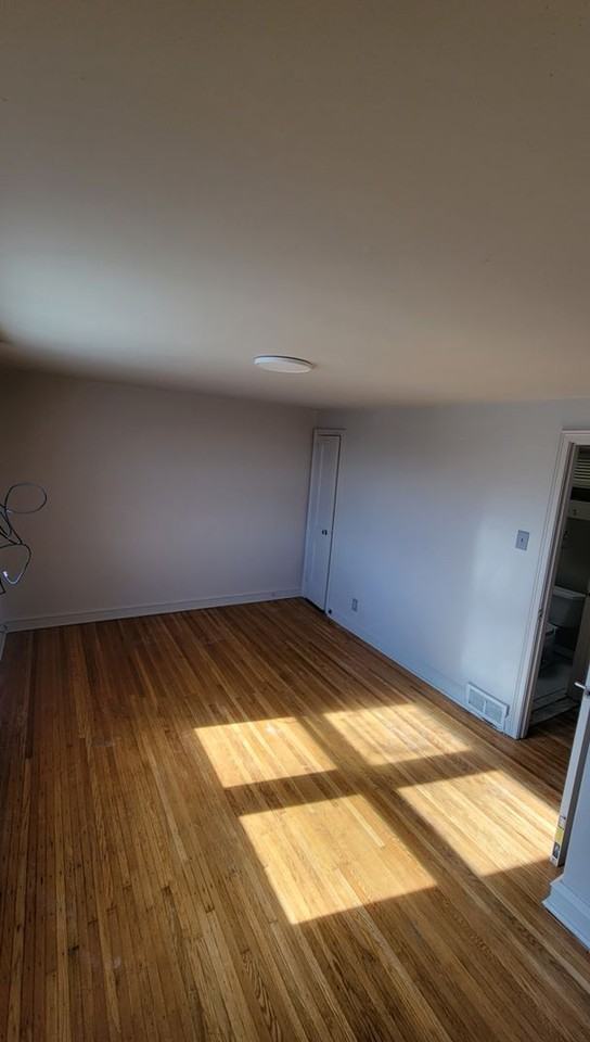 6933 Stenton Ave - Photo 4 of 14