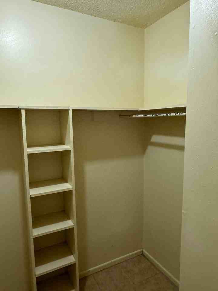 423 E Clinton St - Photo 3 of 12