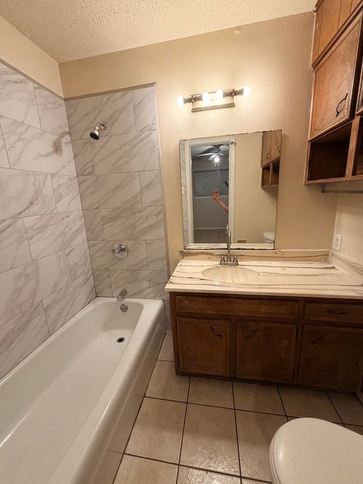 423 E Clinton St - Photo 5 of 12