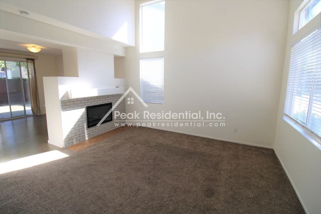 9543 Dominion Wood Ln - Photo 4 of 25