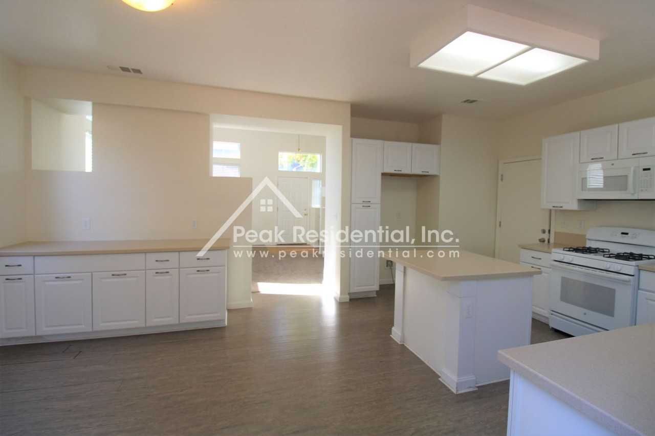 9543 Dominion Wood Ln - Photo 6 of 25