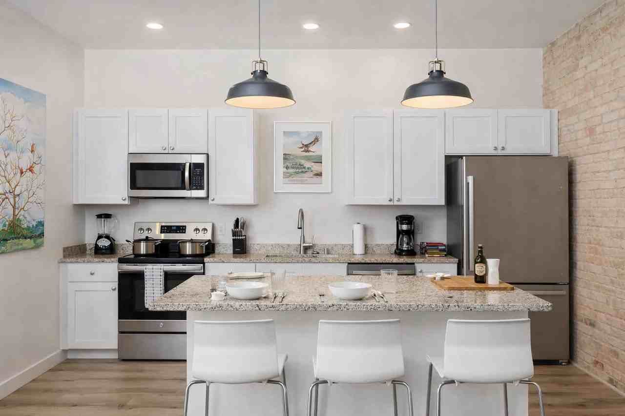 125 W Wisconsin Ave #1318207P - Photo 5 of 14