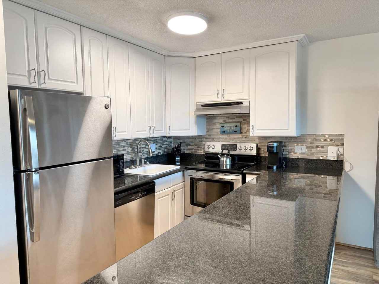 411 Hobron Ln #1327718P - Photo 3 of 28