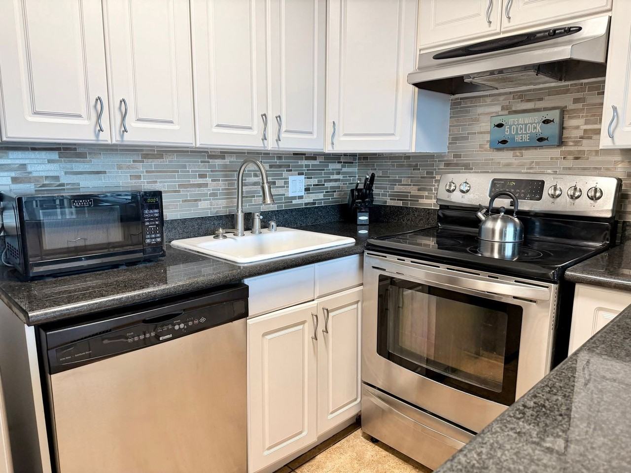 411 Hobron Ln #1327718P - Photo 4 of 28