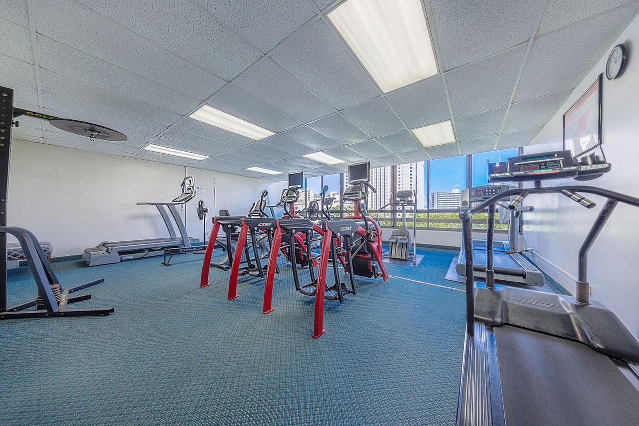 411 Hobron Ln #1327718P - Photo 7 of 28