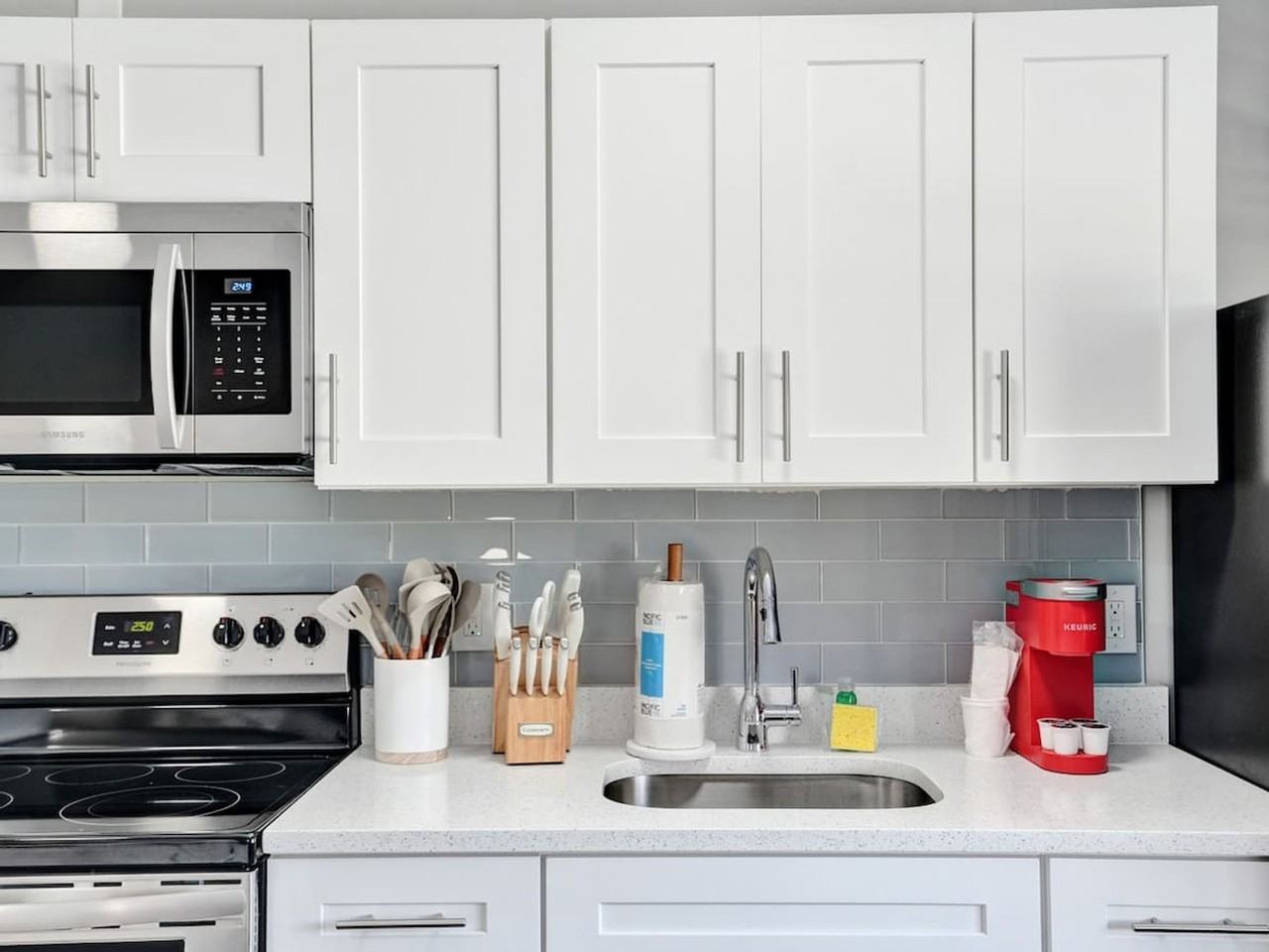 3204 Northeast 9th Street - Photo 3 of 25