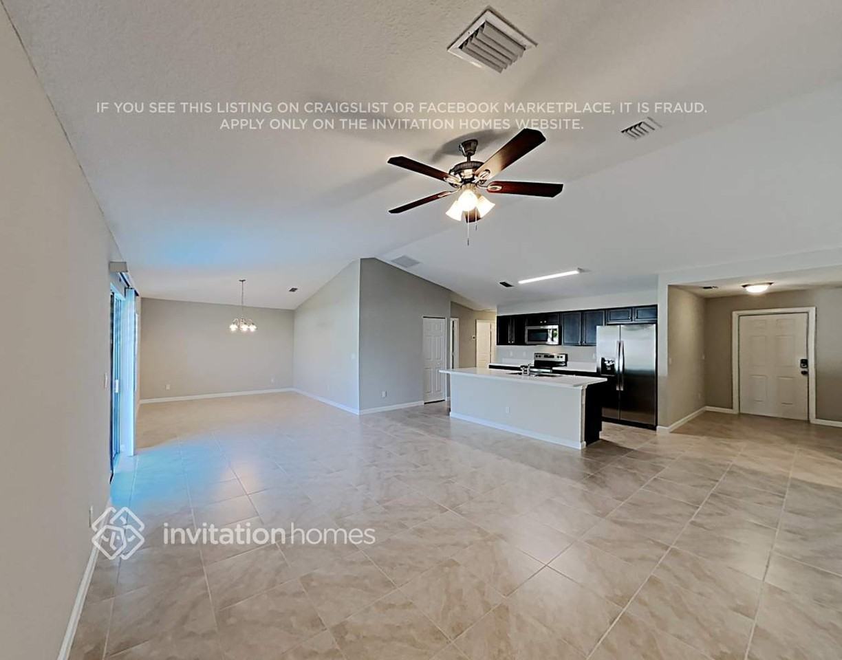 2001 Sw Del Rio Blvd - Photo 4 of 21