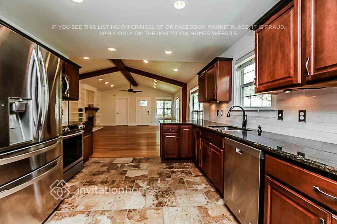 609 Eastview Cir - Photo 5 of 13