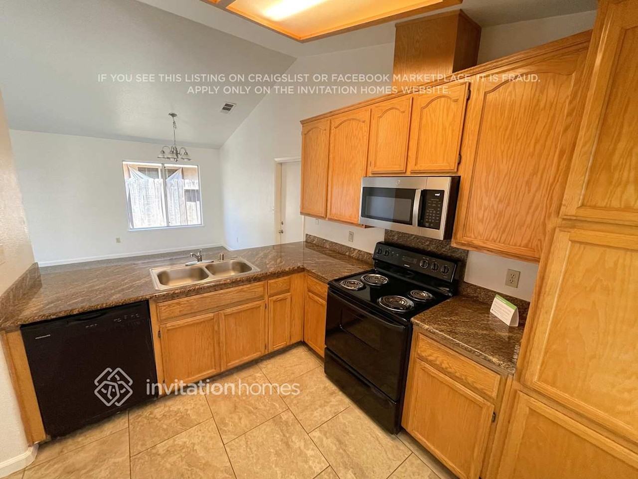 1144 La Mesa St - Photo 3 of 10