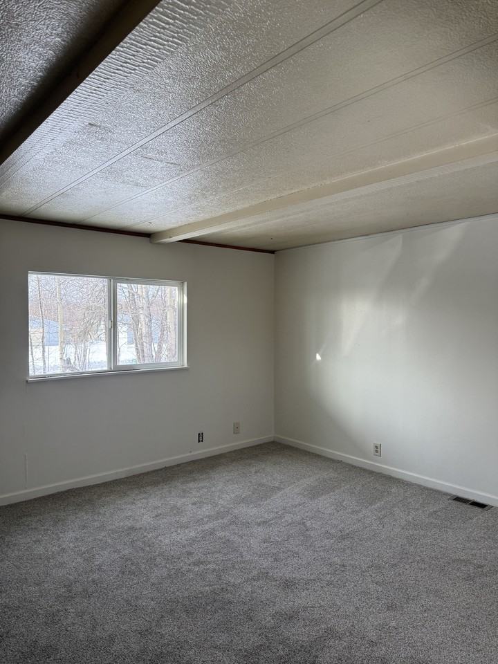 1309 N Pioneer Peak Dr #1 - Photo 4 of 9