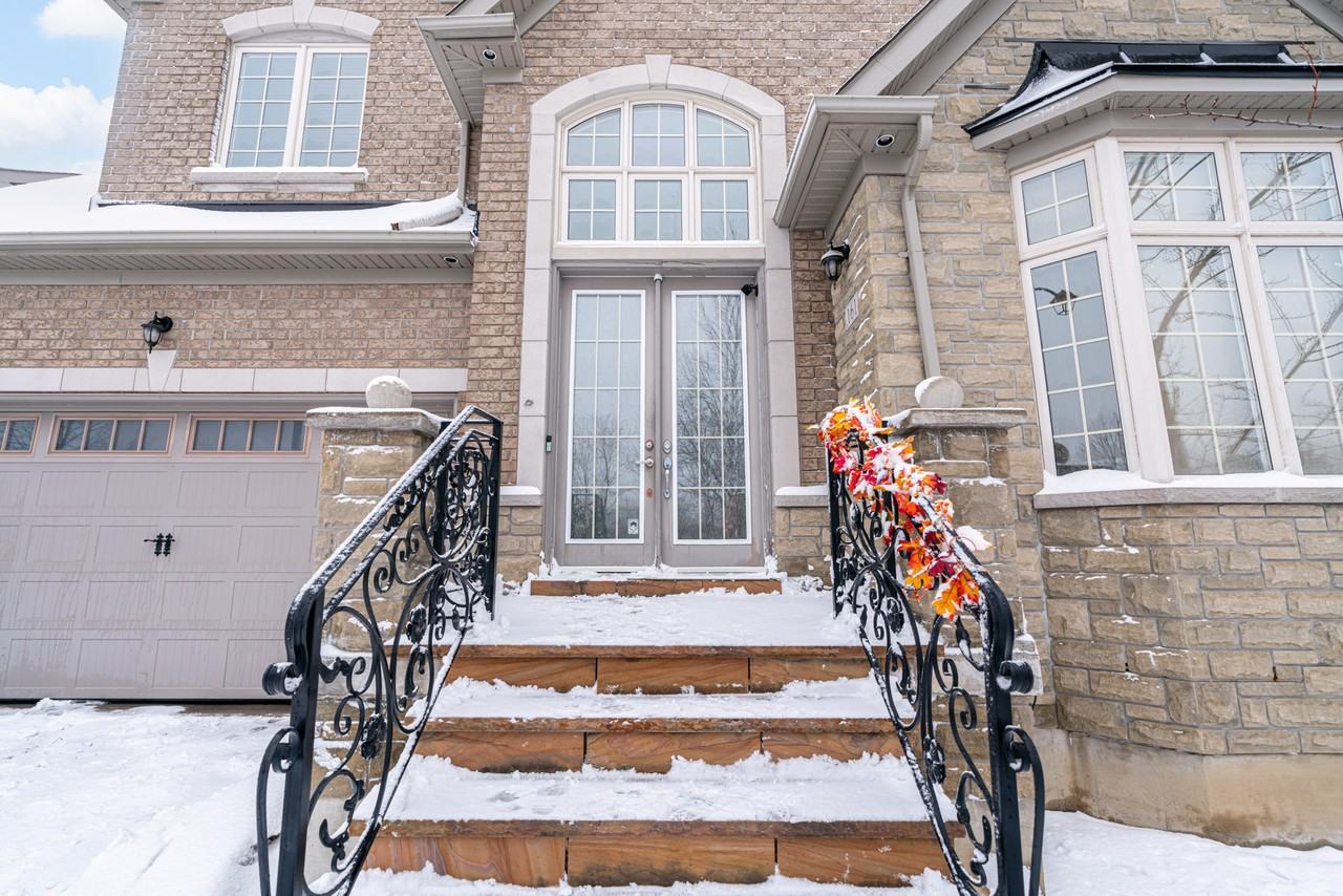 161 Vanda Drive - Photo 2 of 37