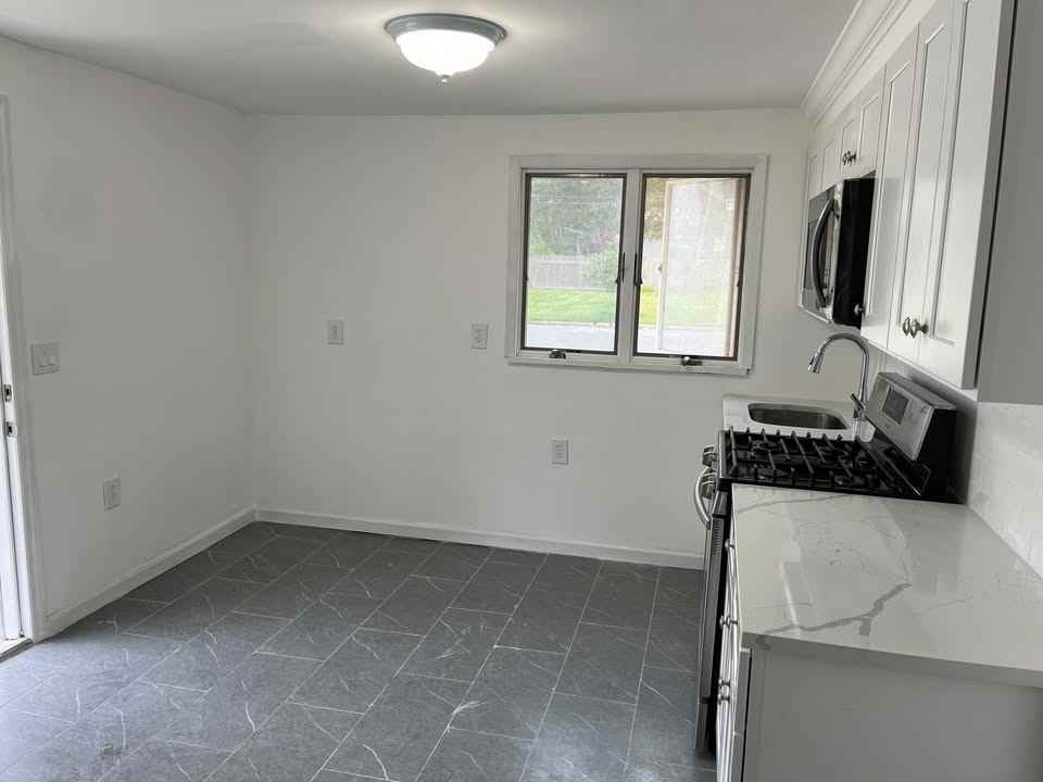 11 Fiesta Drive - Photo 2 of 6