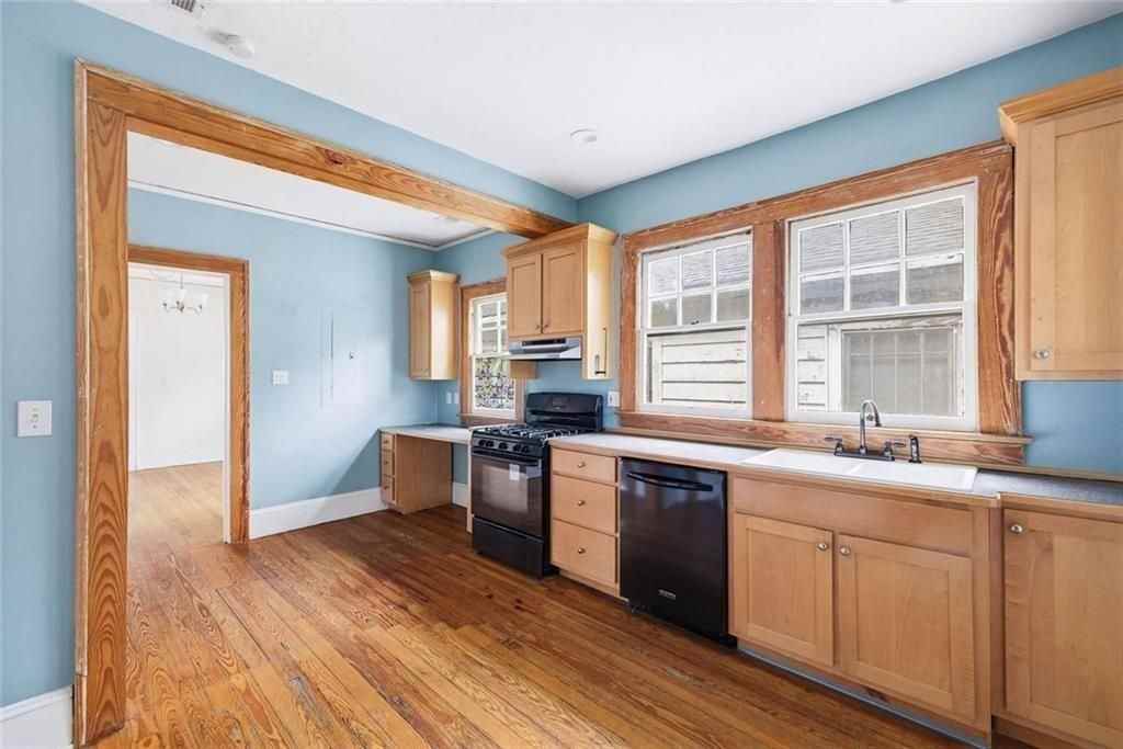 114 E Maple St - Photo 2 of 20