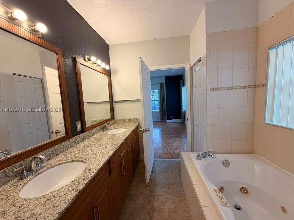 2804 Nw 7th Ave - Photo 6 of 10